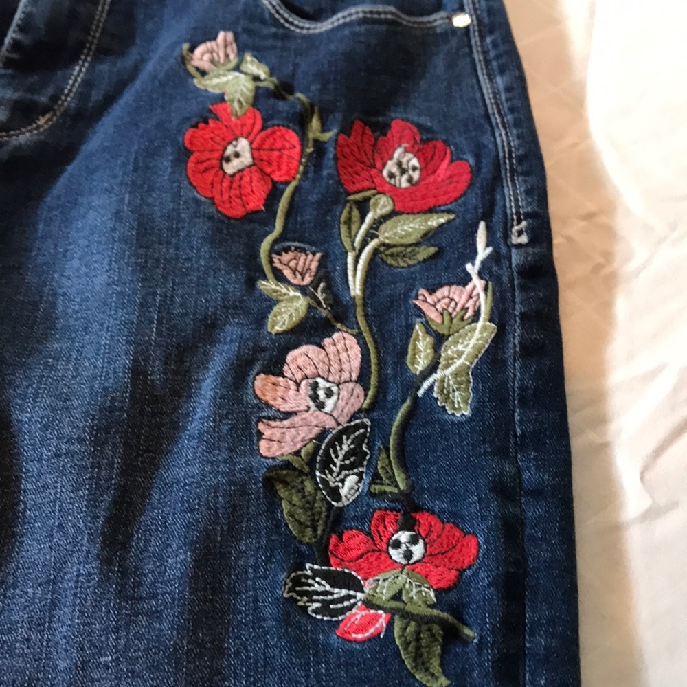 Bebe Jeans - Picture 2 of 8